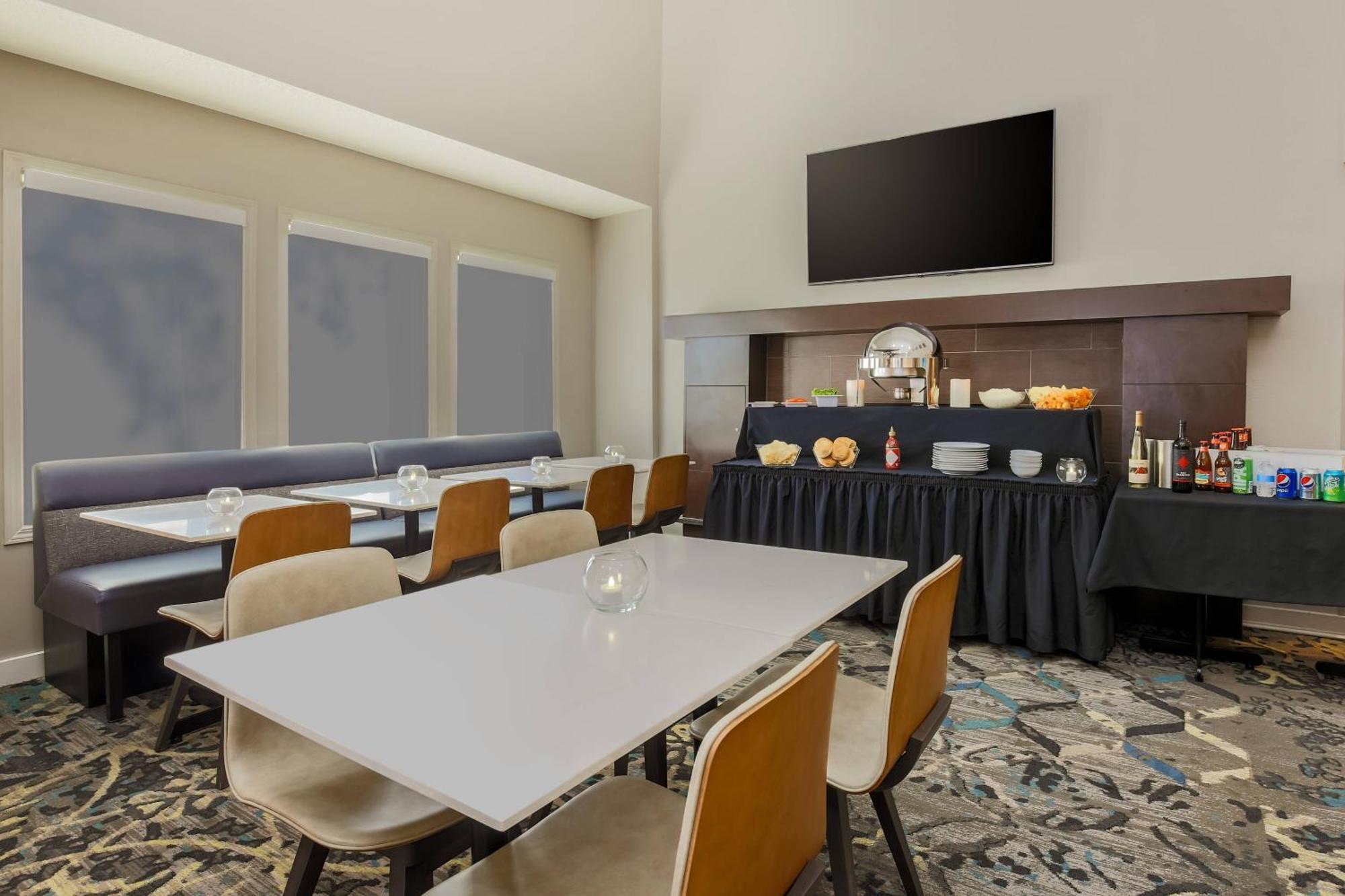 By Marriott Atlanta Cumberland/galleria
