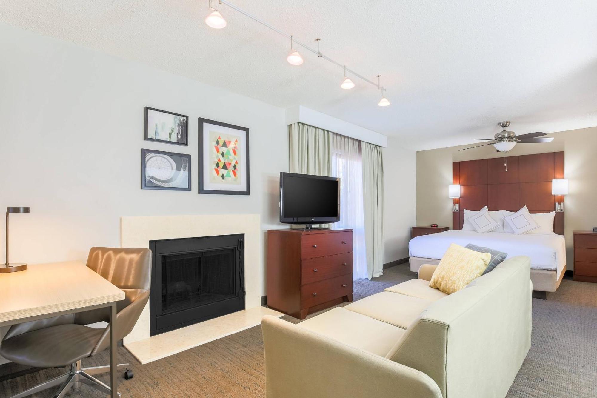 Hotel By Marriott Atlanta Cumberland/galleria