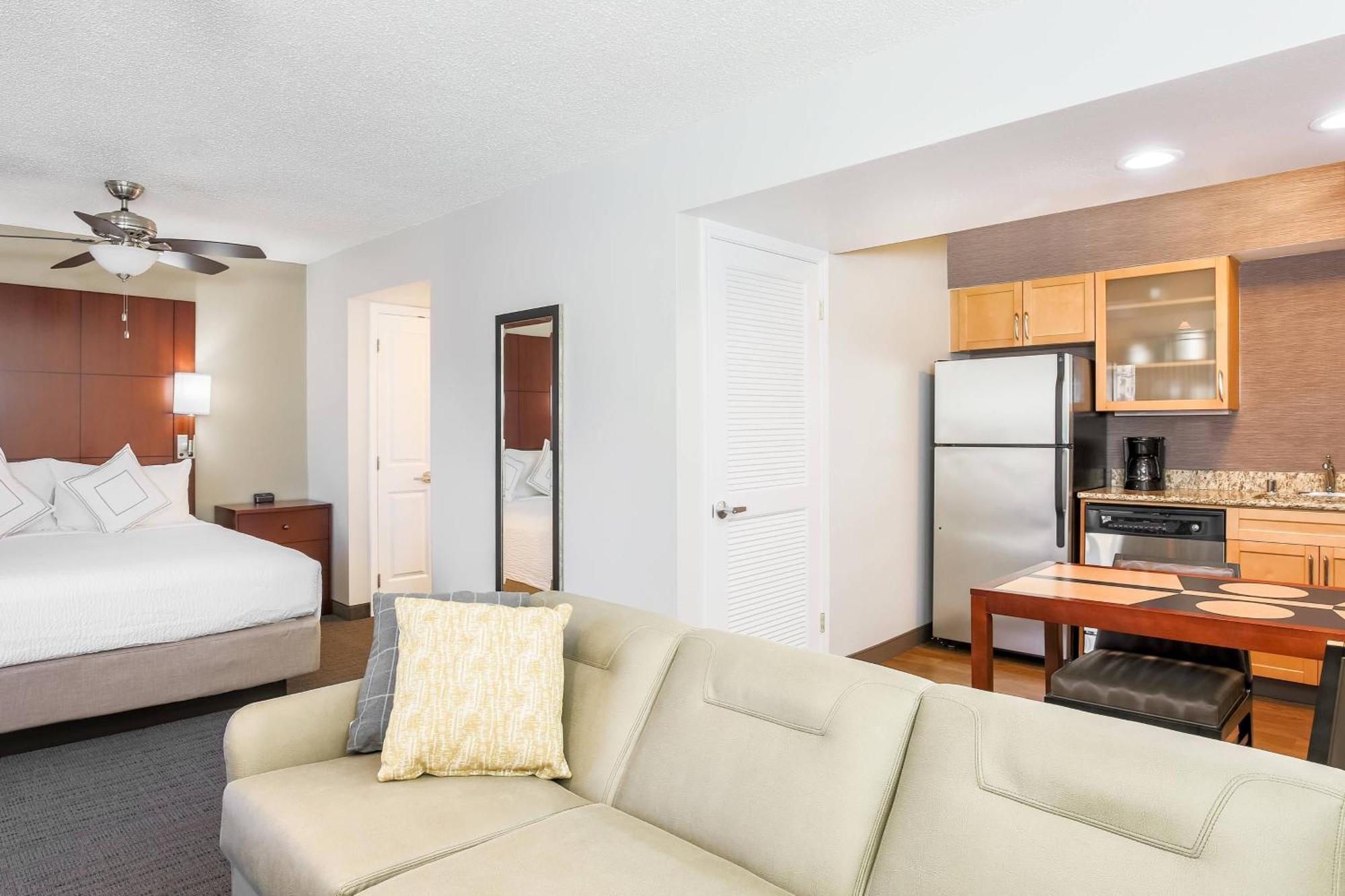 By Marriott Atlanta Cumberland/galleria Smyrna