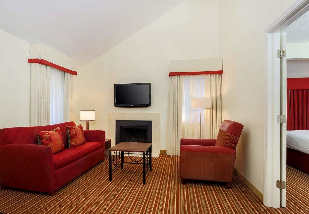 By Marriott Atlanta Cumberland/galleria Hotel Smyrna