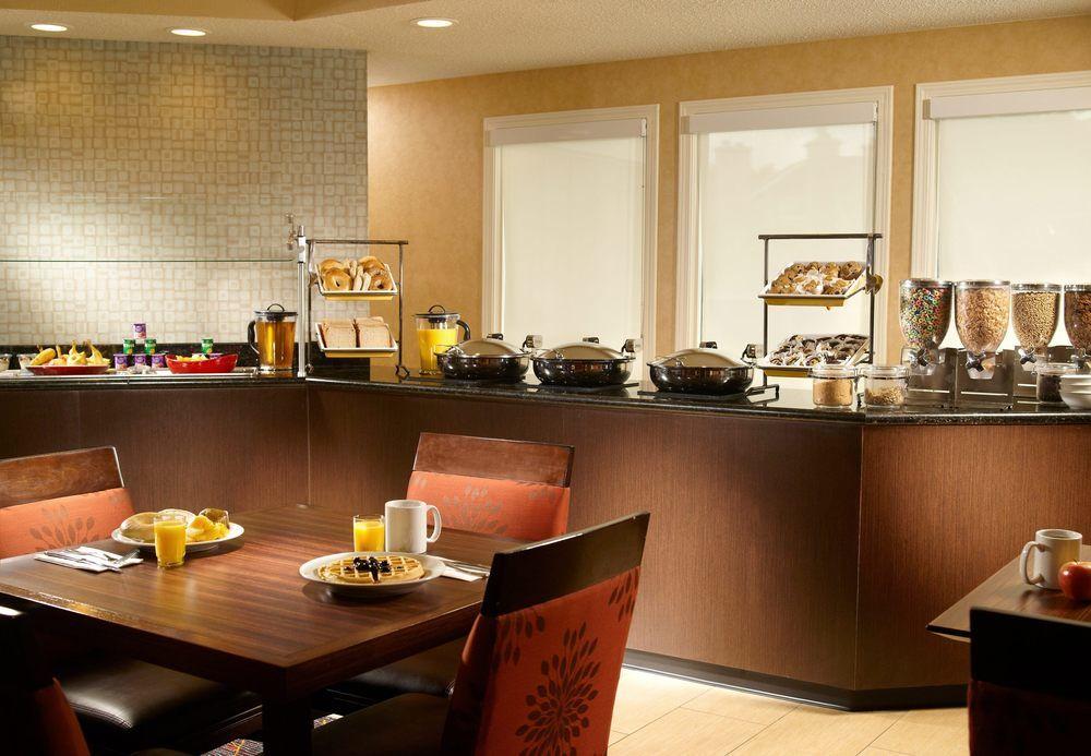 Hotel By Marriott Atlanta Cumberland/galleria