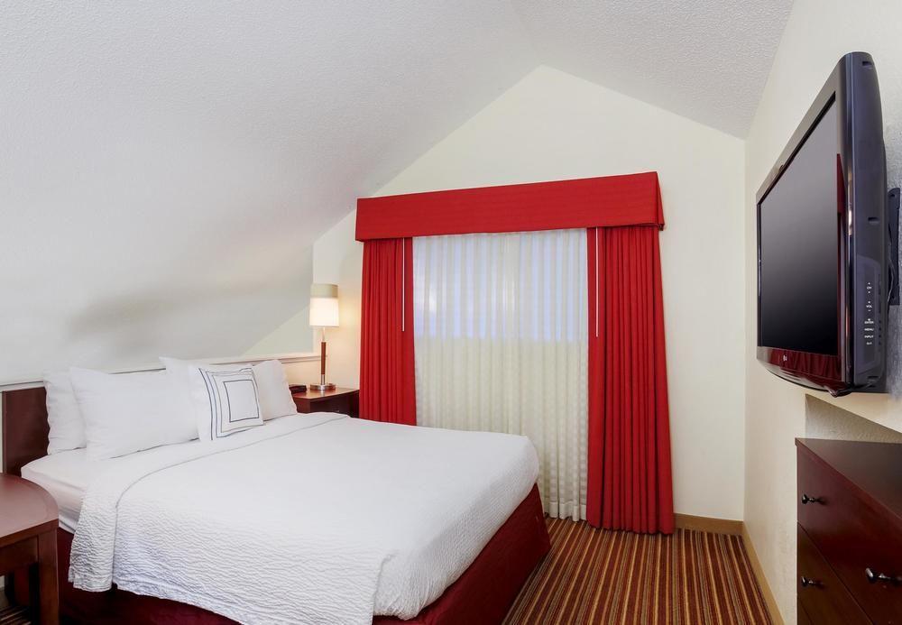 Hotel By Marriott Atlanta Cumberland/galleria