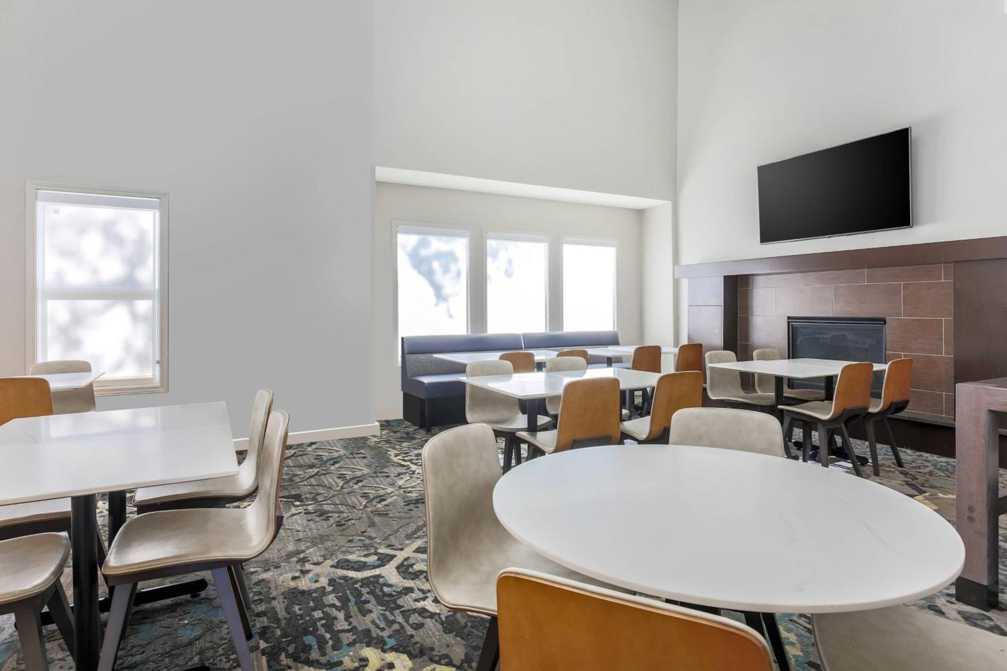 By Marriott Atlanta Cumberland/galleria