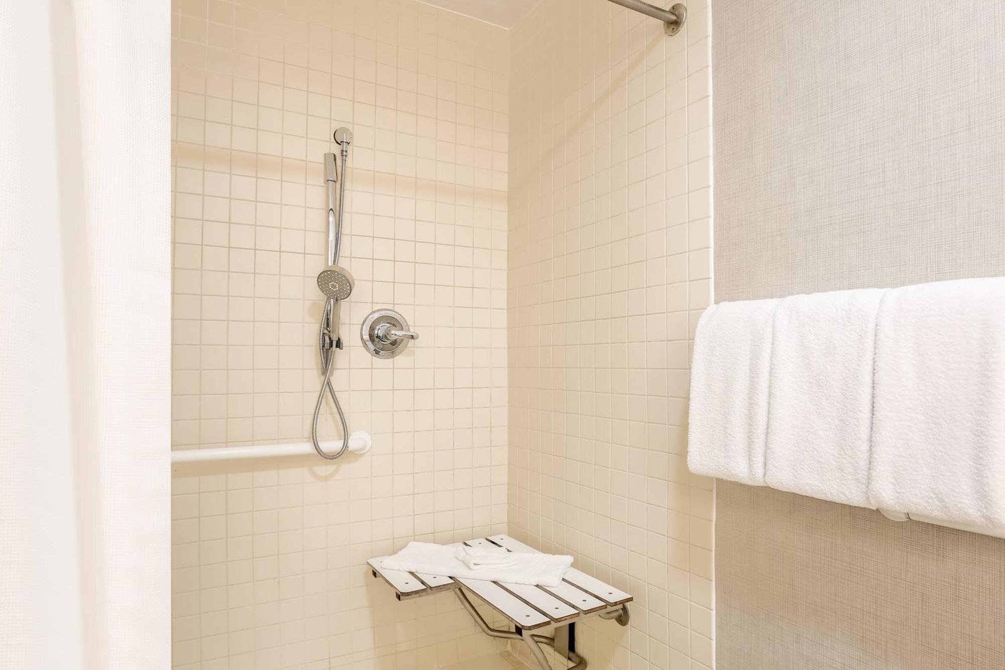 Hotel By Marriott Atlanta Cumberland/galleria 3*