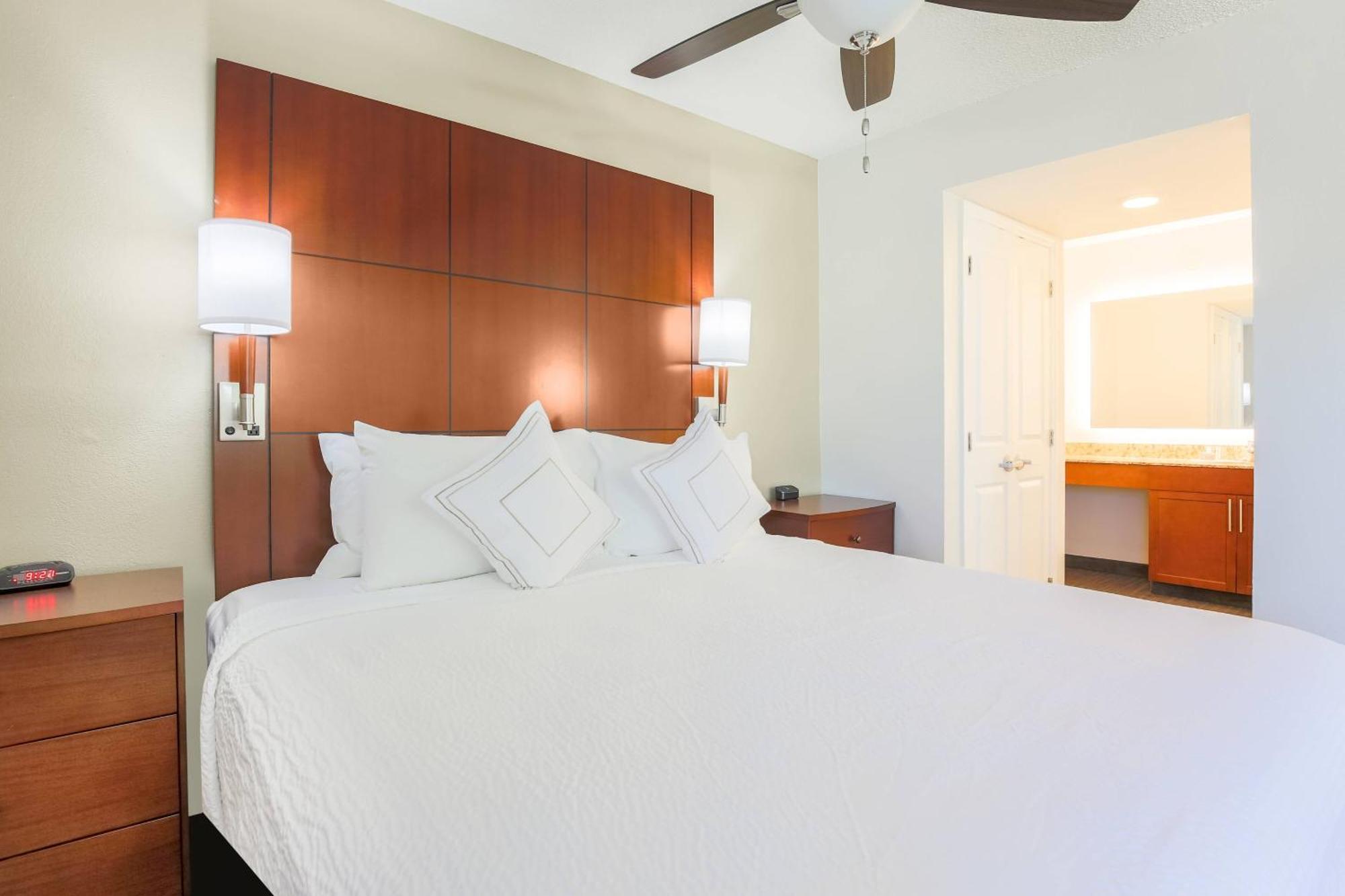 By Marriott Atlanta Cumberland/galleria Hotel Smyrna