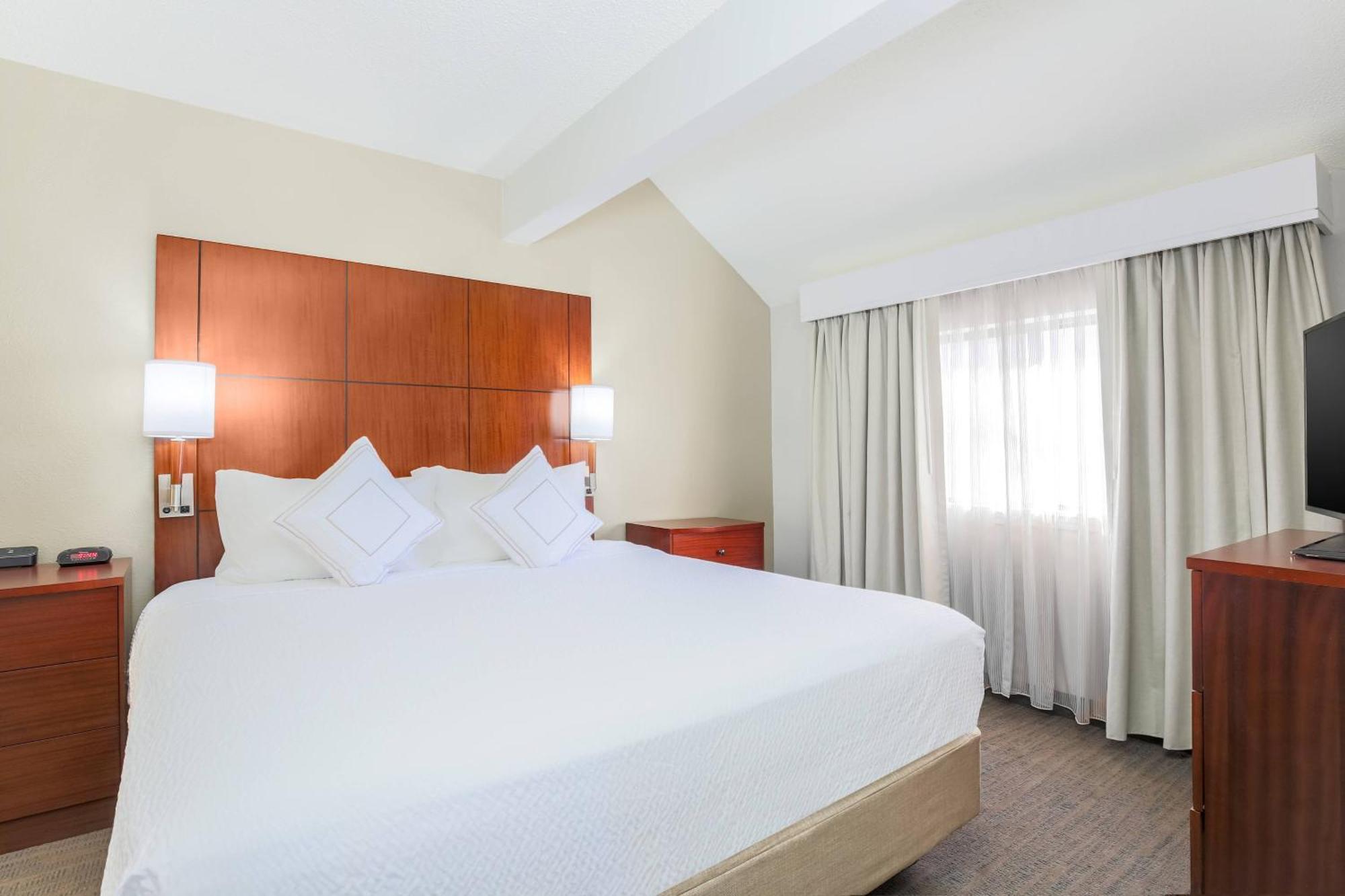 By Marriott Atlanta Cumberland/galleria Hotel 3*