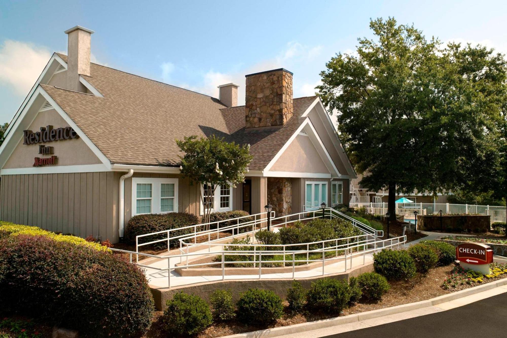 By Marriott Atlanta Cumberland/galleria Hotel Smyrna